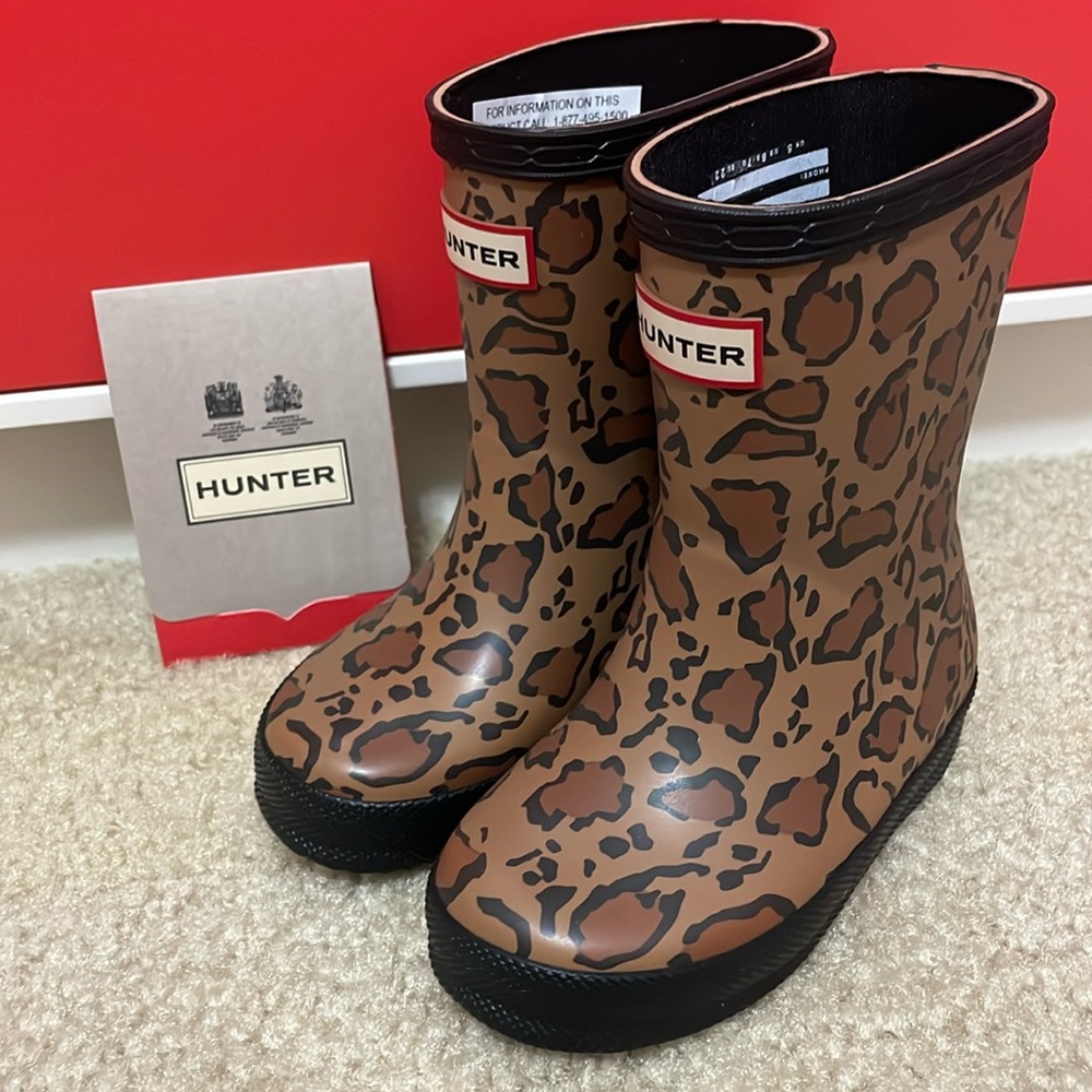 Hunter NWT baby girl size 6 classic leopard print rain boots. boots